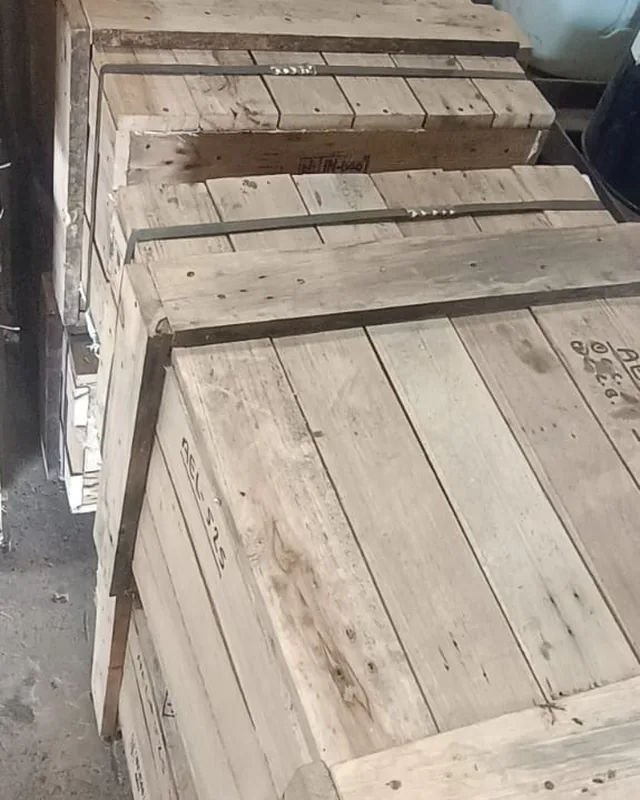 Wooden DSL busbar boxes closed with nails and steel strapping